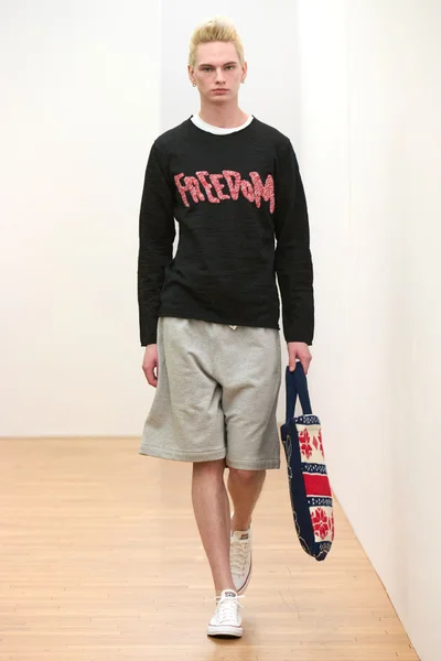 Look 18